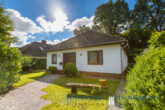 Natur pur! Einfamilienhaus auf traumhaftem Grundstück am Alsterwanderweg in 22395 Hamburg-Bergstedt - Hausansicht