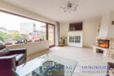 Wohnbereich mit Kamin - Gepflegte Doppelhaushälfte mit ca. 151 m² in 22043 Hamburg Jenfeld