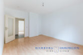 Wohnzimmer - Sanierte 3-Zimmerwohnung mit hochwertiger Einbauküche in 22041 Hamburg-Wandsbek